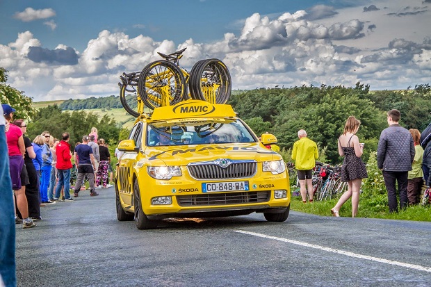 Mavic sponsorise les voitures-atelier sur le Tour de France
