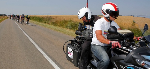 Moto de France télévision filmant le tour